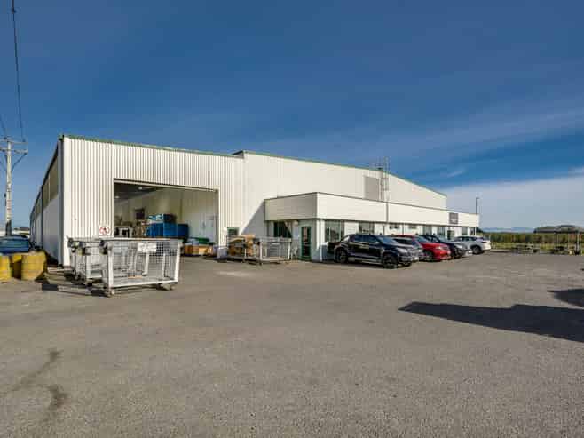 Large 6186m² Whakatu Warehouse