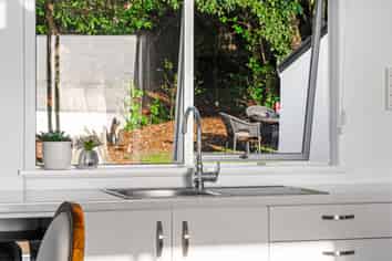 14 Domain Crescent, Muriwai