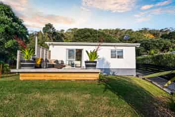 14 Domain Crescent, Muriwai