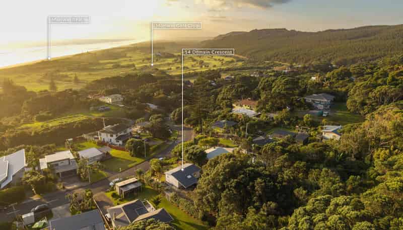 14 Domain Crescent, Muriwai