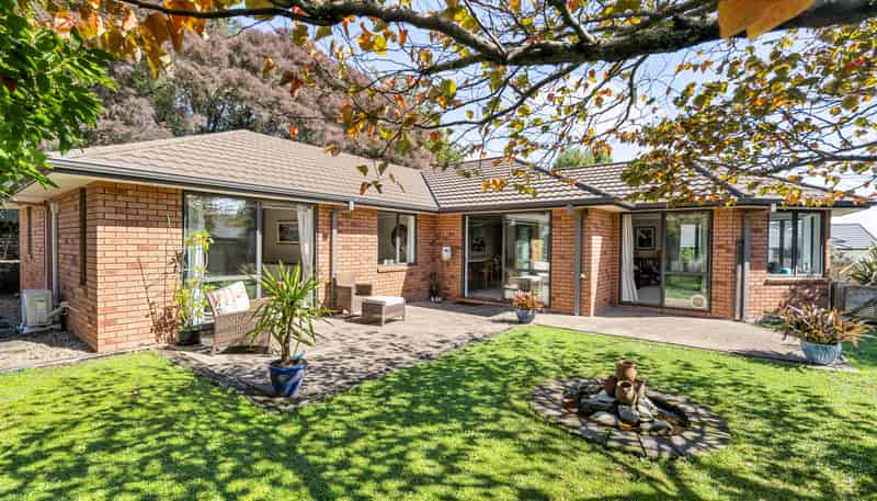 12 Chesterton Drive, Cambridge