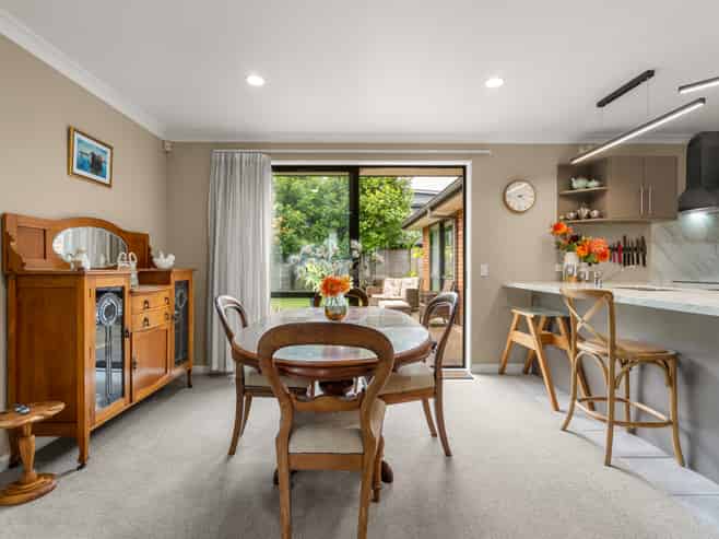 12 Chesterton Drive, Cambridge