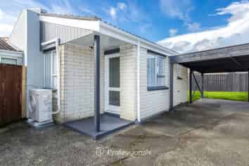 22B Akron Grove, Totara Park