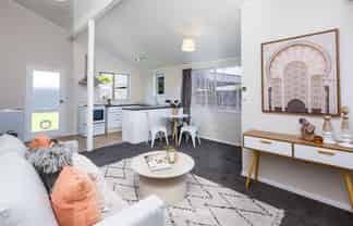 22B Akron Grove, Totara Park