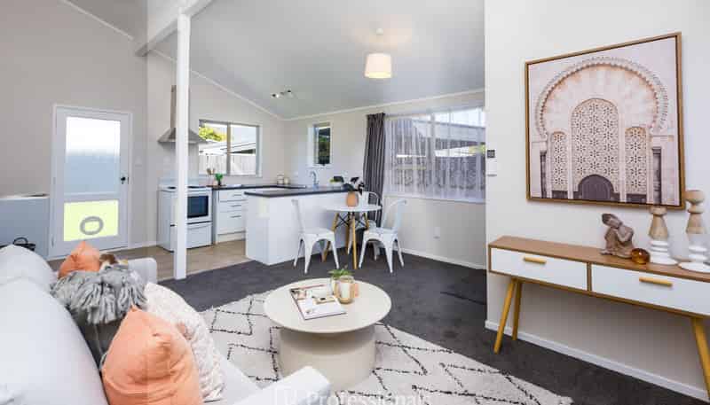 22B Akron Grove, Totara Park