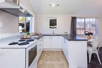 22B Akron Grove, Totara Park