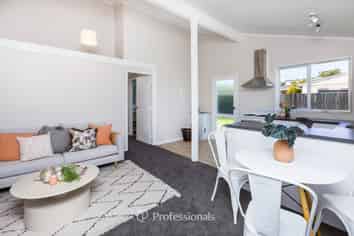 22B Akron Grove, Totara Park