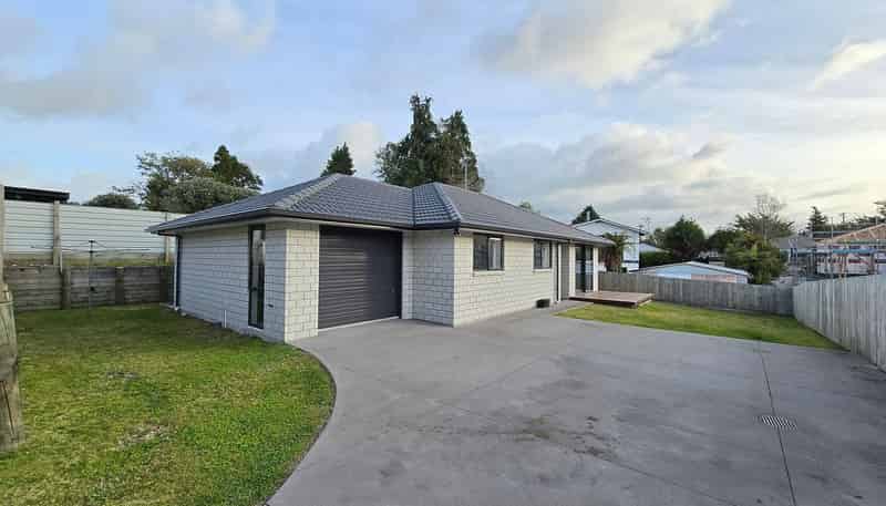 12A Grayson Avenue, Mangakakahi