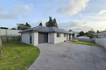 12A Grayson Avenue, Mangakakahi