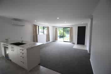 12A Grayson Avenue, Mangakakahi