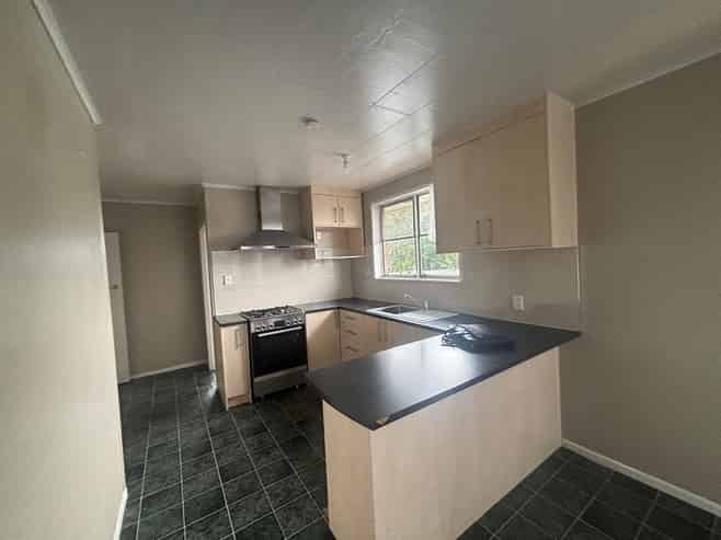 142 Preston Road, Otara