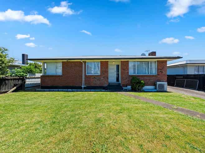 142 Preston Road, Otara
