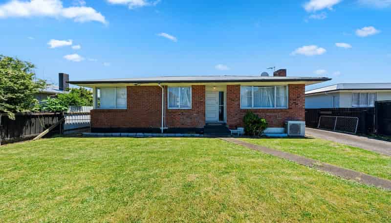 142 Preston Road, Otara