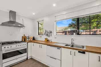 64 Karnak Crescent, Russley