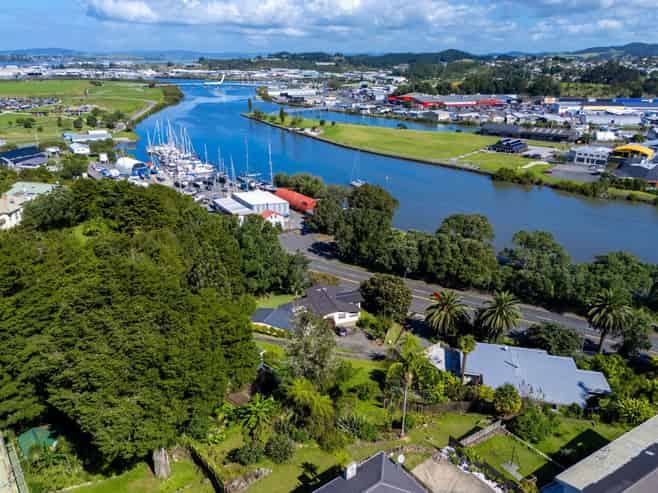 41B Riverside Drive, Riverside