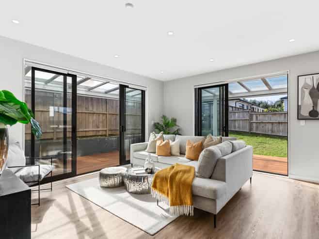 28 Longshore Drive, Long Bay