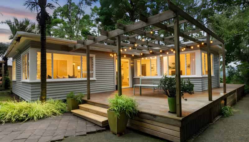 1 Valley View Road, Titirangi