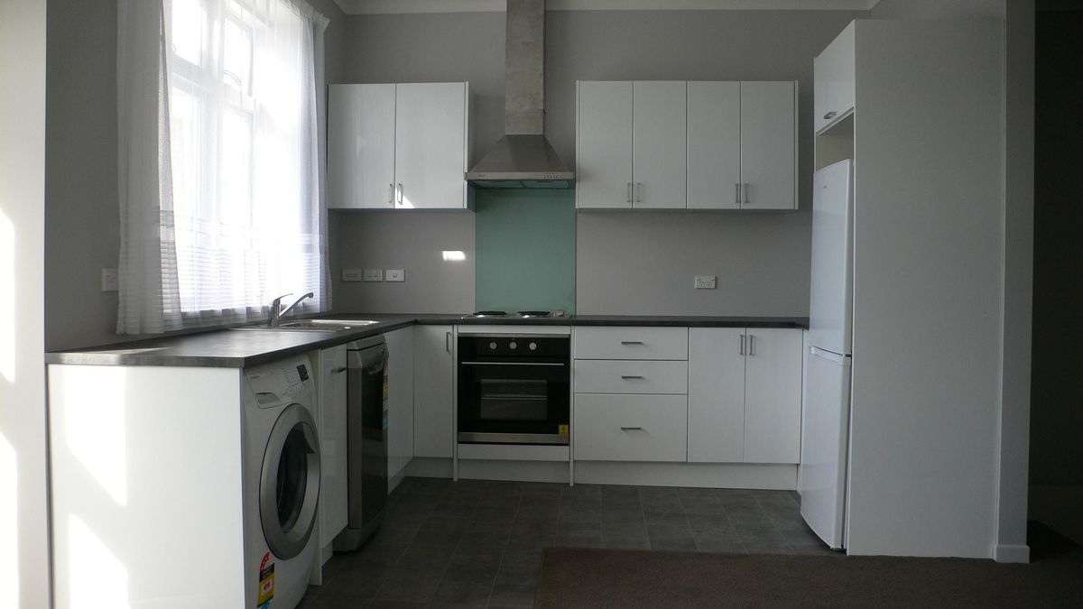 Cosy, fully refurbished central flat in Newtown