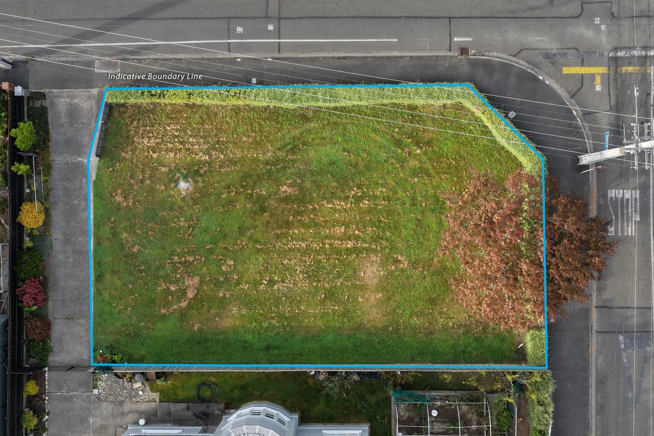 Rare Sunny Corner Section for Sale in Motueka - Mehr