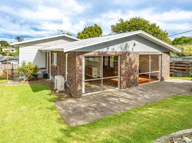 96 Great North Road, Saint Johns Hill