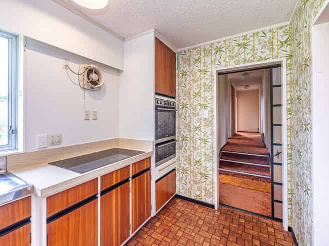 96 Great North Road, Saint Johns Hill