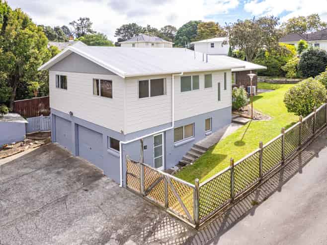 96 Great North Road, Saint Johns Hill