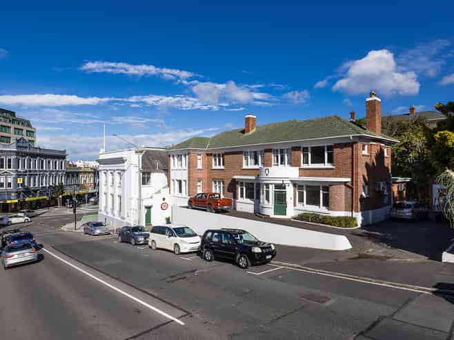 Ground Floor North Dunedin Space With Parking