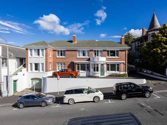 Ground Floor North Dunedin Space With Parking