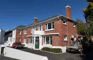 Ground Floor North Dunedin Space With Parking