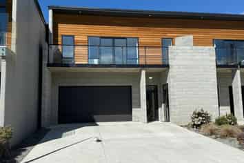 7 Le Mans Grove, Cromwell