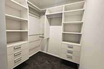 7 Le Mans Grove, Cromwell