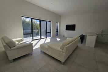 7 Le Mans Grove, Cromwell