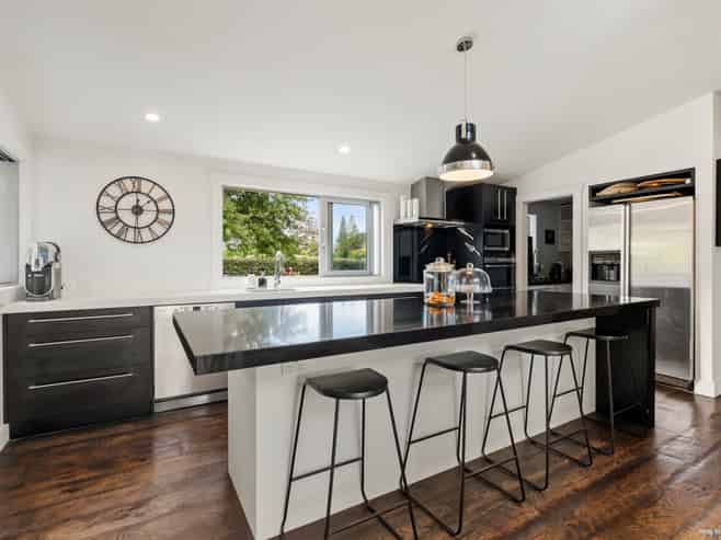 350 Clifton Road, Whitford