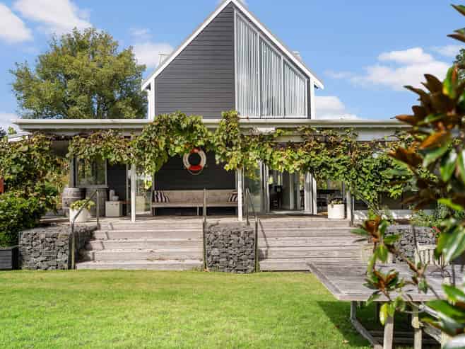 350 Clifton Road, Whitford