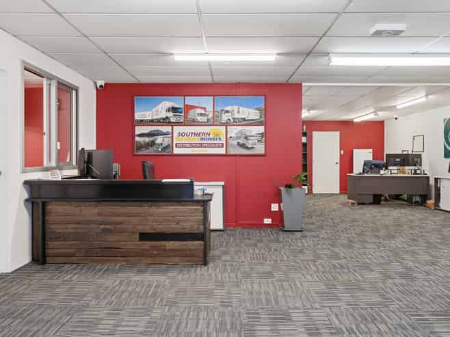 Freehold industrial investment, 286k Nett