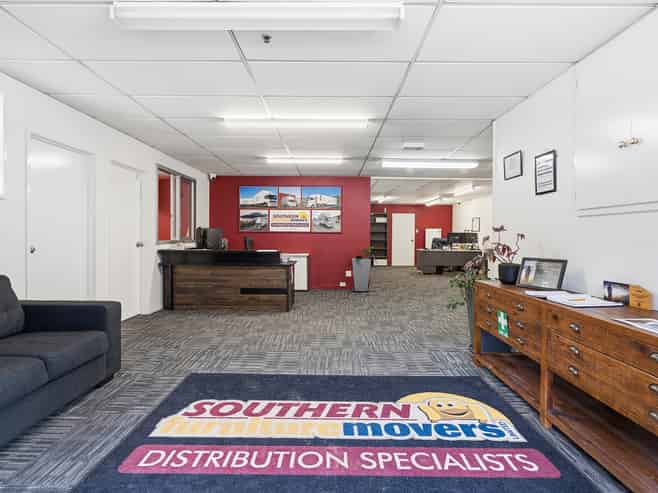 Freehold industrial investment, 286k Nett