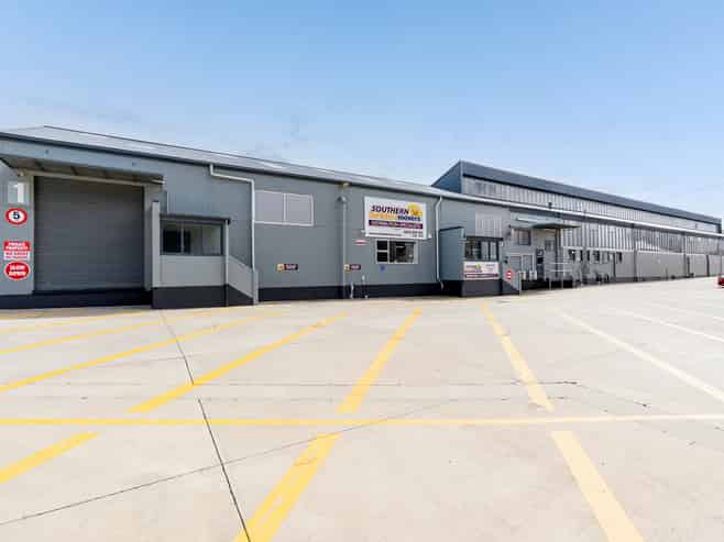 Freehold industrial investment, 286k Nett