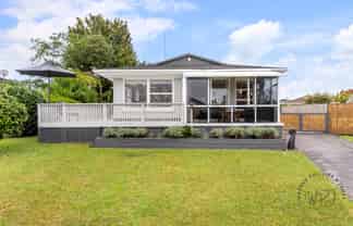 14 Lakeside Drive, Pahurehure