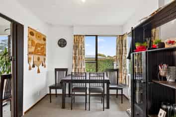 2A Read Crescent, Clive