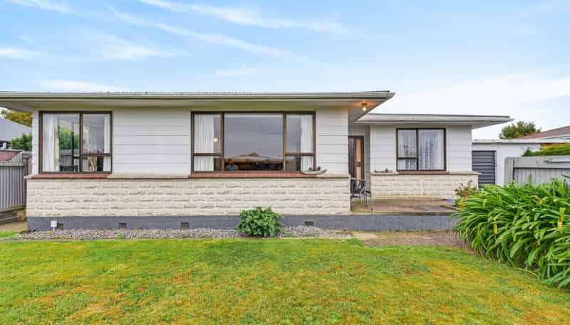 2A Read Crescent, Clive