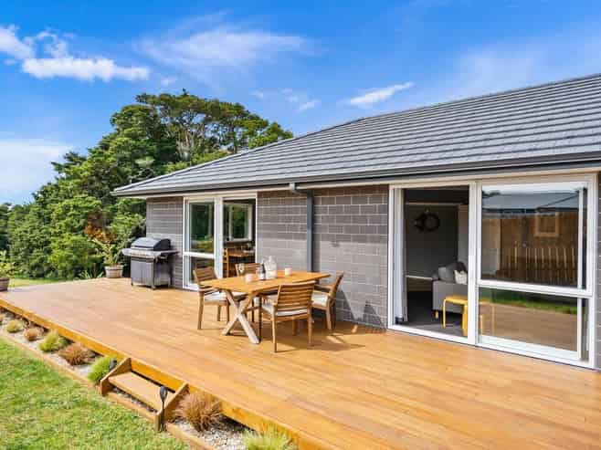 40 Pebble Beach Boulevard, Kamo