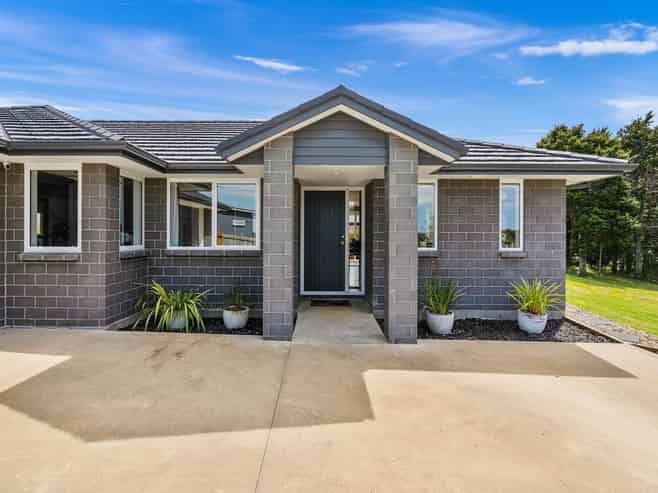 40 Pebble Beach Boulevard, Kamo