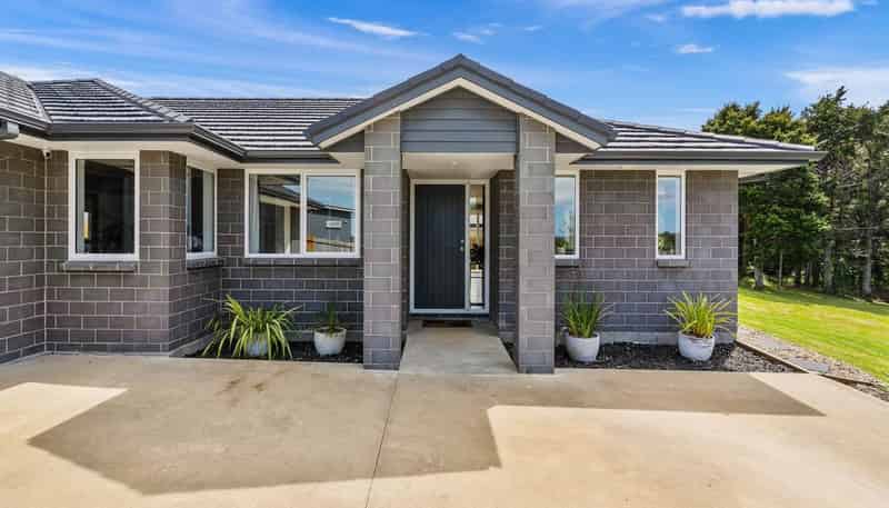 40 Pebble Beach Boulevard, Kamo