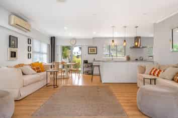 13 Hartles Place, Mellons Bay