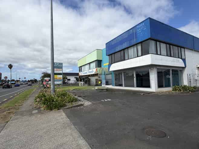 330sqm Showroom & Warehouse - Must Sell