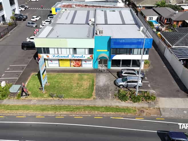 330sqm Showroom & Warehouse - Must Sell