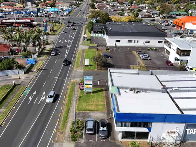 330sqm Showroom & Warehouse - Must Sell