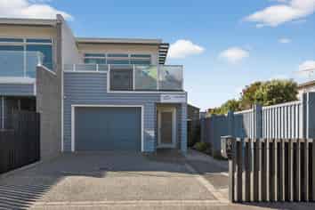 6A Nelson Street, Petone