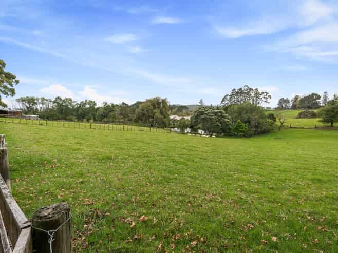 37 Lloyd Road, Riverhead