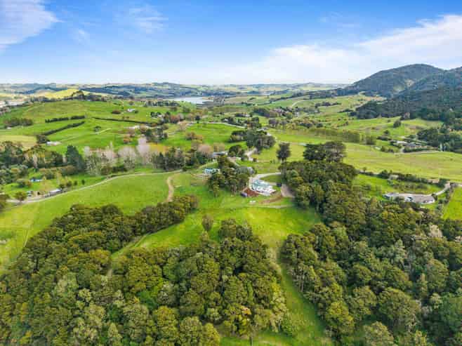 221 Mountain Road, Maungaturoto